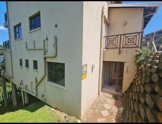 2 BEDROOM TOWNHOUSE FOR SALE IN THE WOLDS